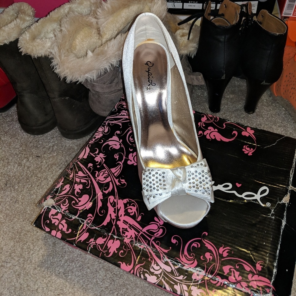 Heels - Picture 2 of 3